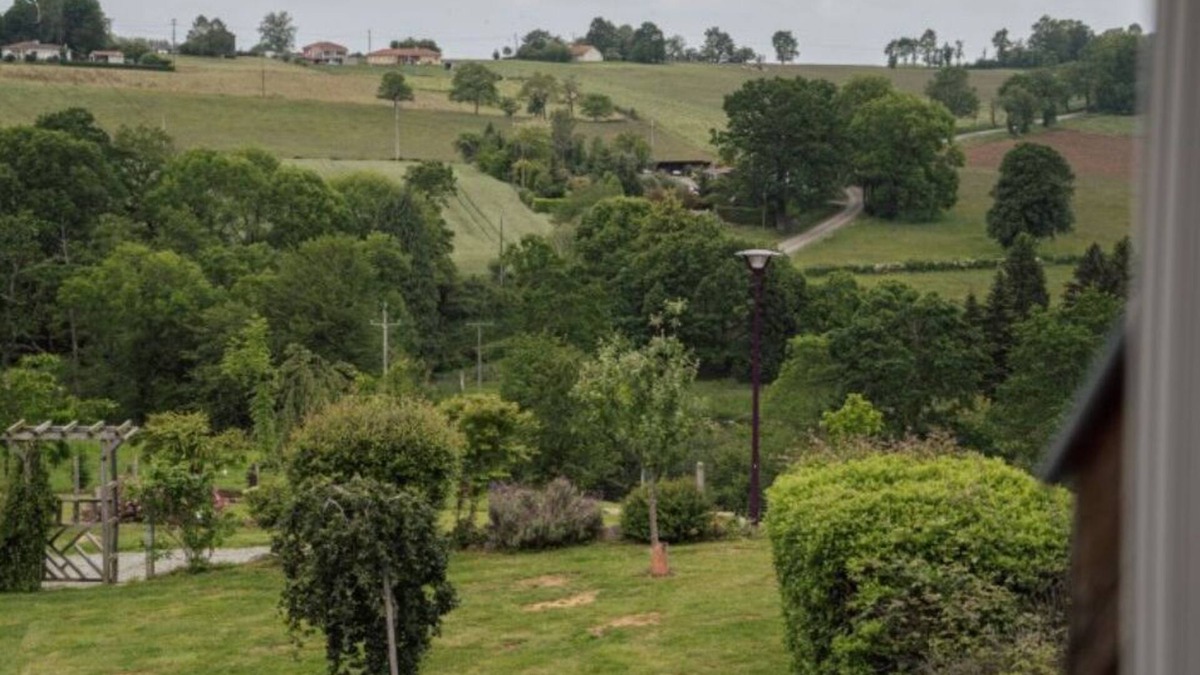 Begole Apartment | Apartment in an 1823 house in the heart of a small village.