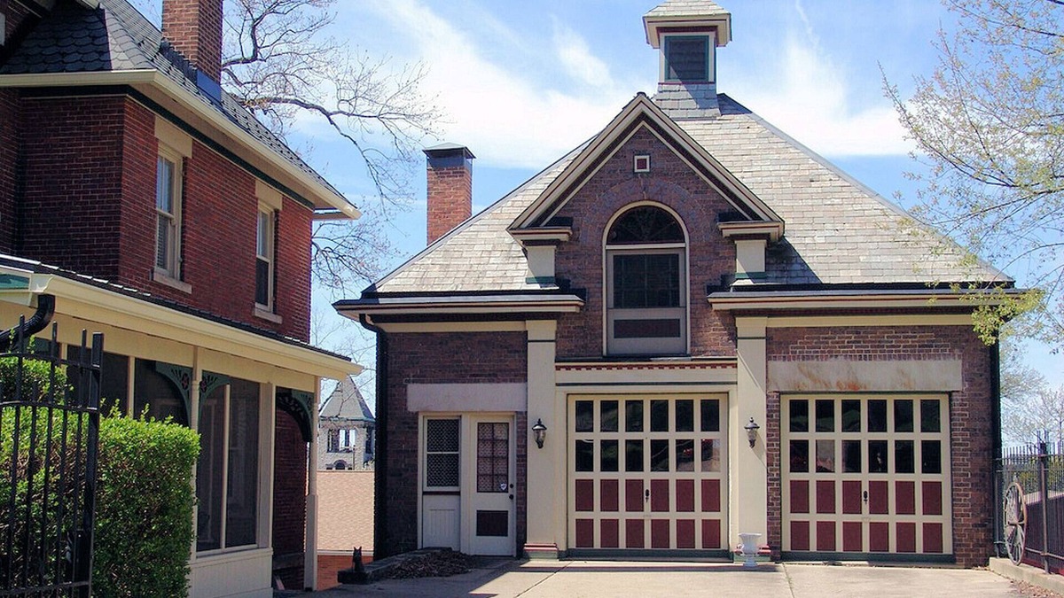 Massillon Apartment | Apartment In An 1882 Carriage House