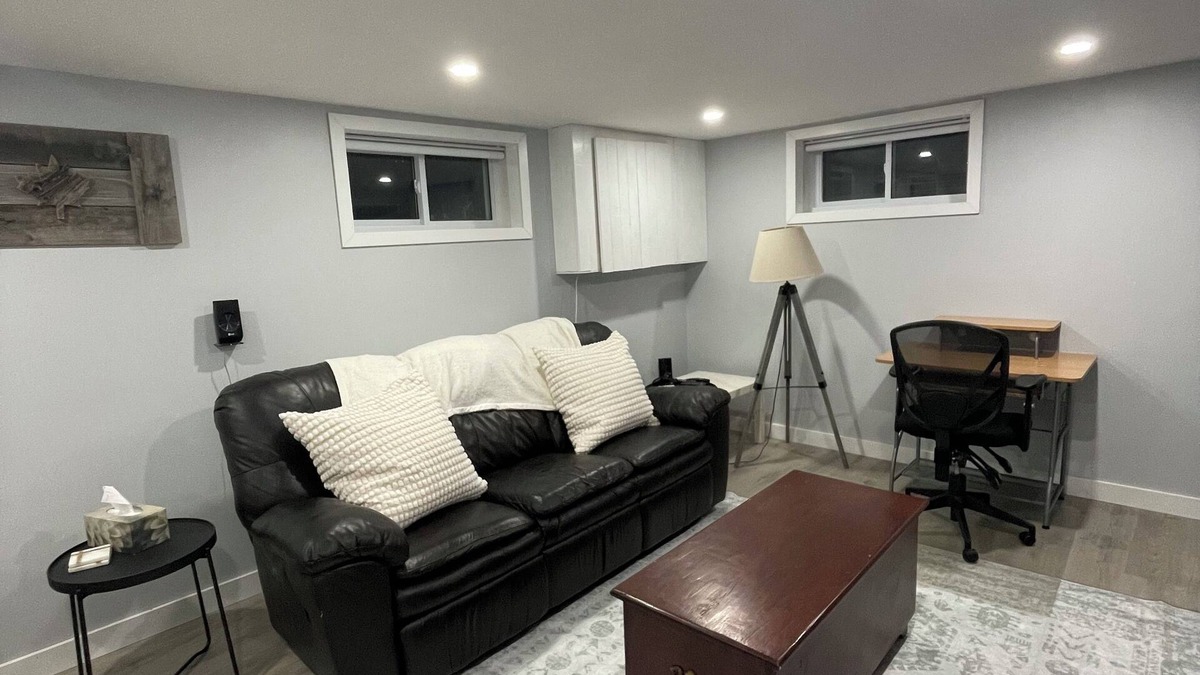 Wright County Apartment | Apartment in Central Ottawa - walk to CHEO/General hospital & trainyards