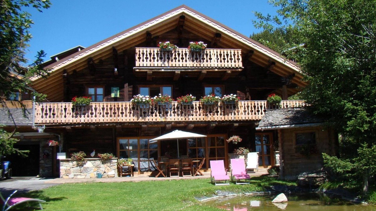 Les Saisies Apartment | Apartment in chalet at les saisies center
