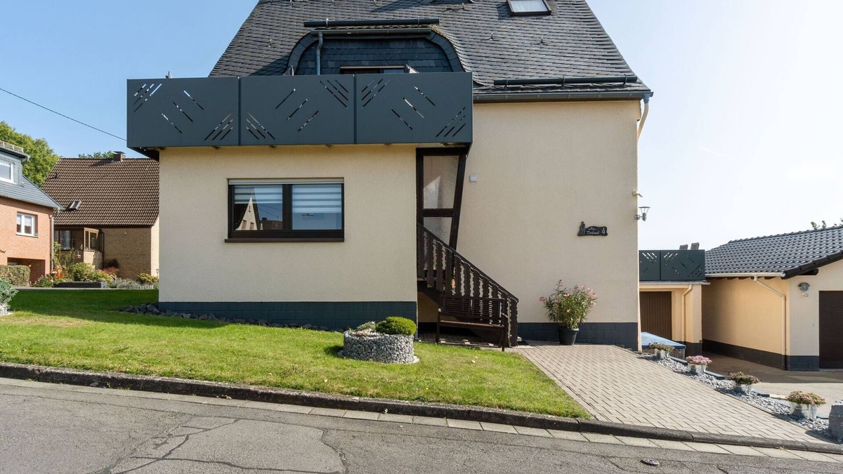 Hohn Apartment | Apartment in Westerwald with private balcony