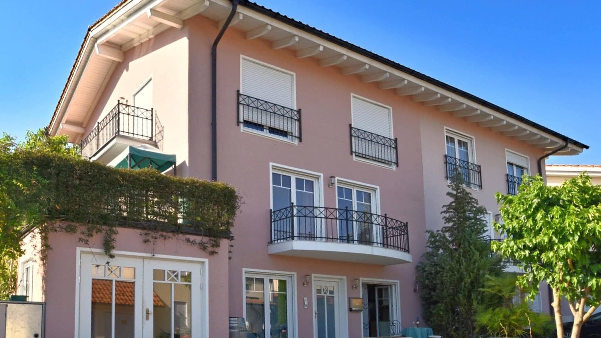 Deggendorf Apartment | Apartment in Deggendorf near Ski Trails