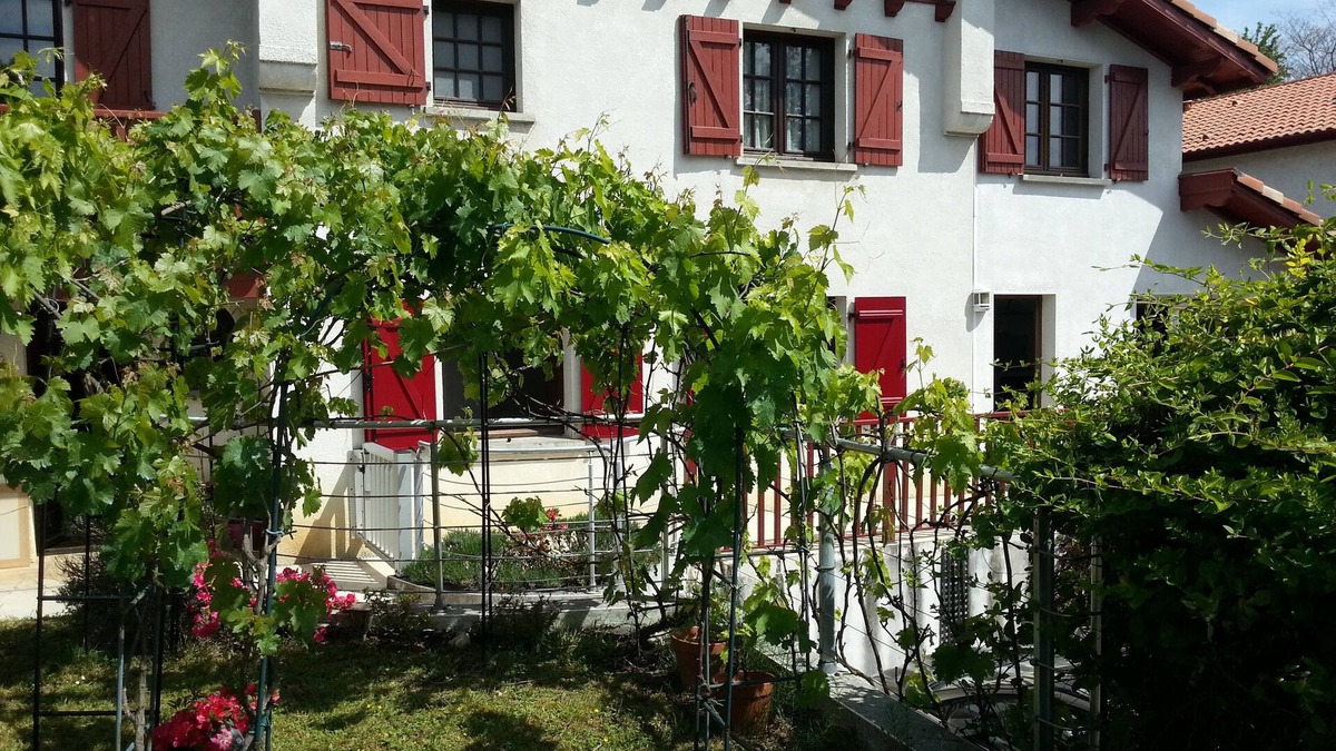 Biarritz Apartment | Apartment in detached house, quiet residential area "L'Orée du lac"