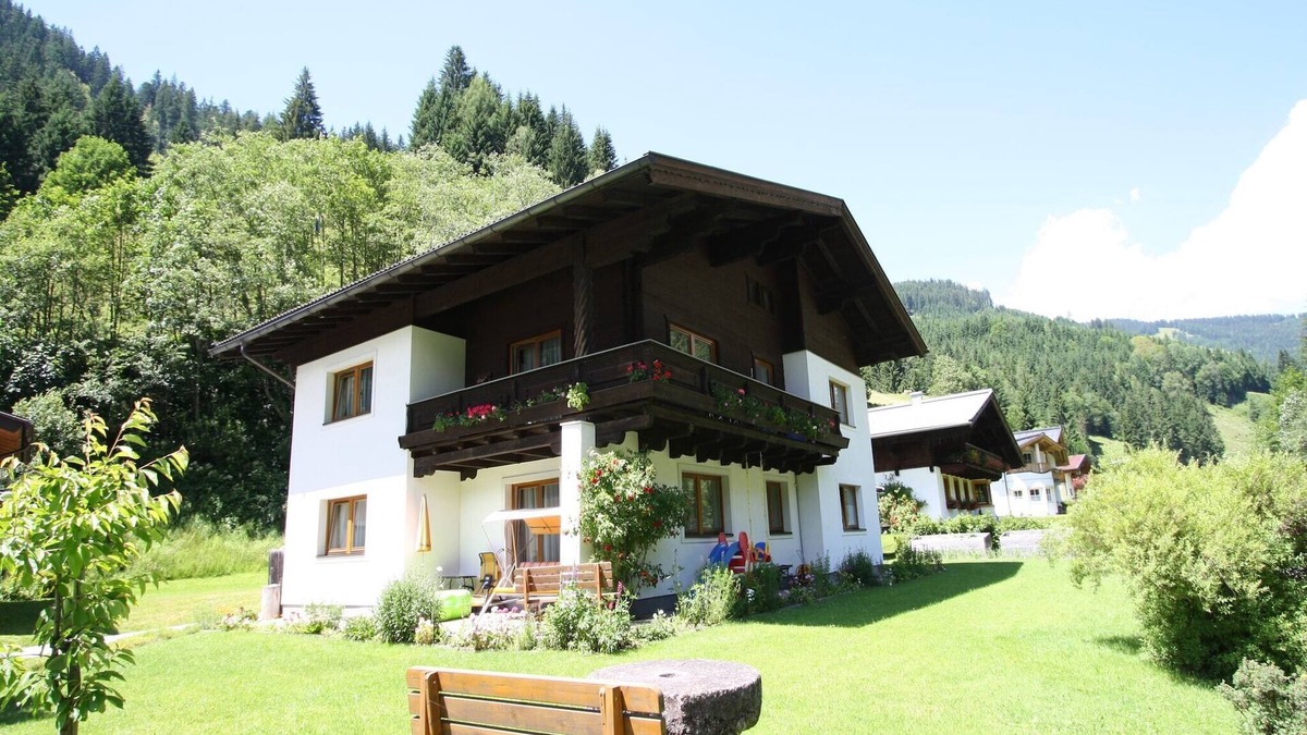 Dorf Dienten Apartment | Apartment in Dienten near Ski Lift