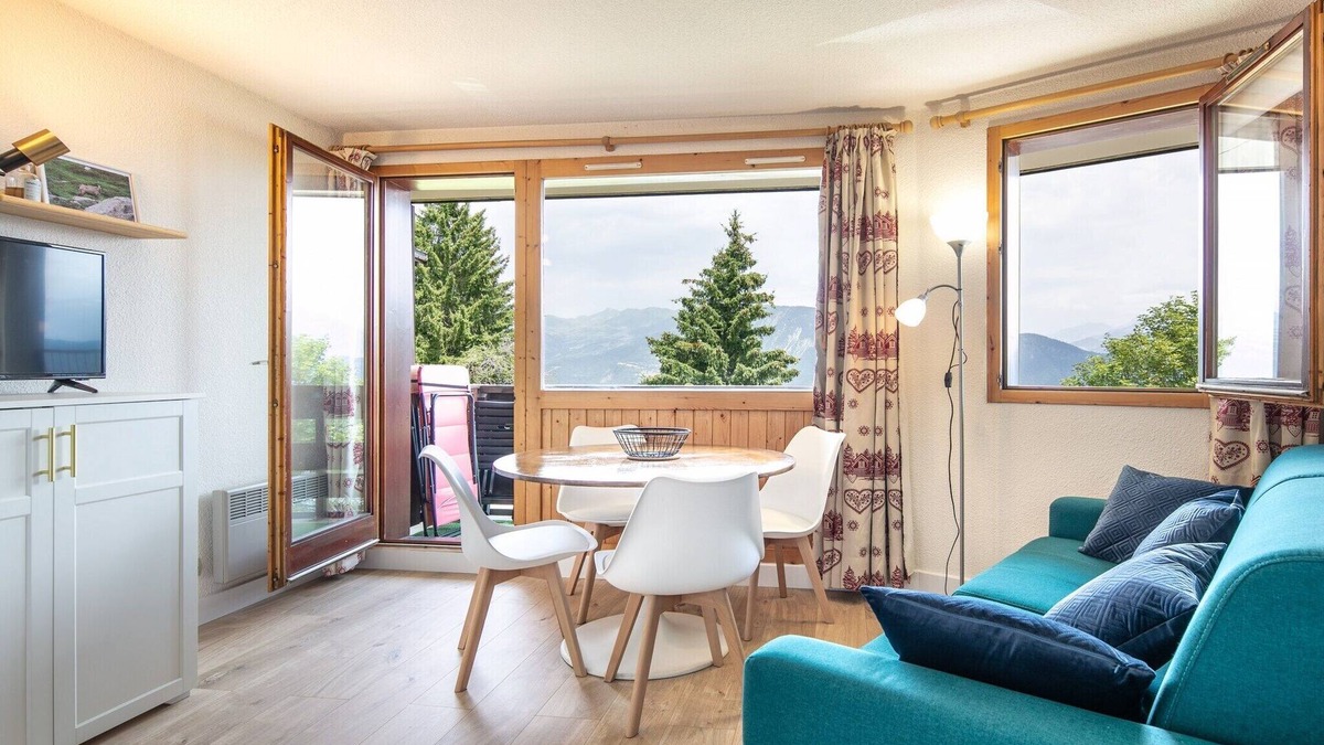 Doucy-Combelouviere Apartment | Apartment in Doucy with Mountain Views
