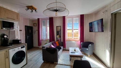 Chateaubriant Apartment | Apartment in Downtown