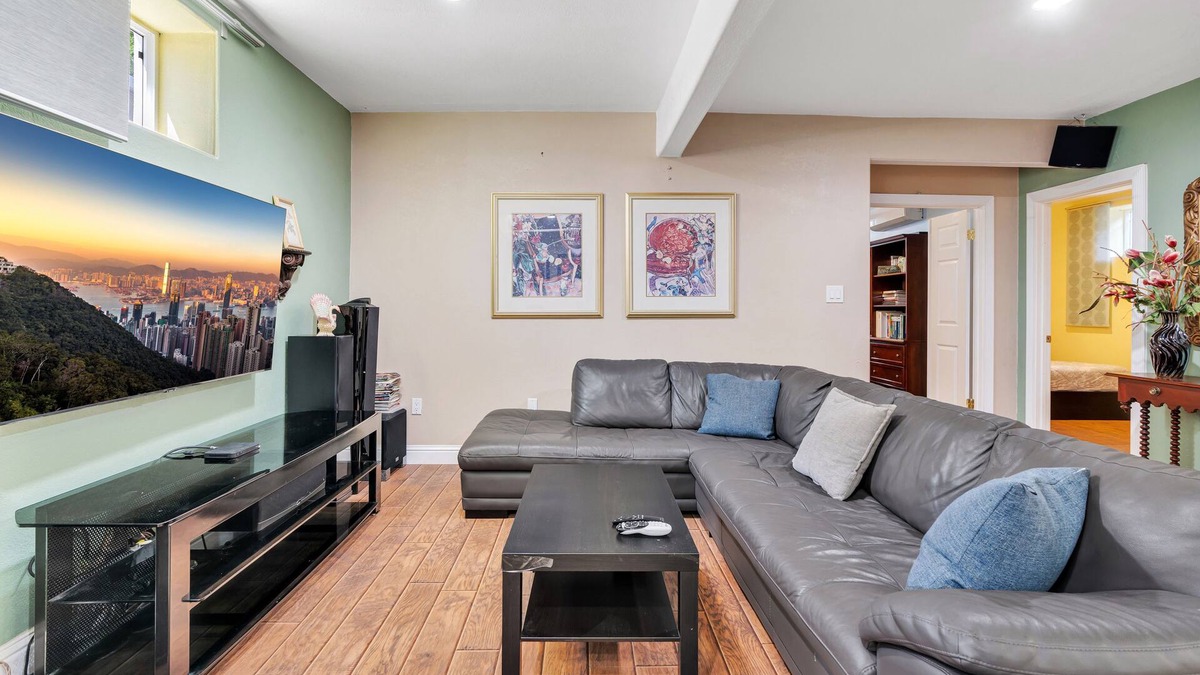 Julian - St. James Apartment | Apartment in downtown SJ