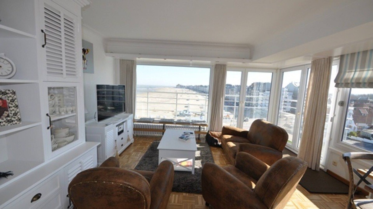 Duinbergen Apartment | Apartment in Duinbergen with Sea Views