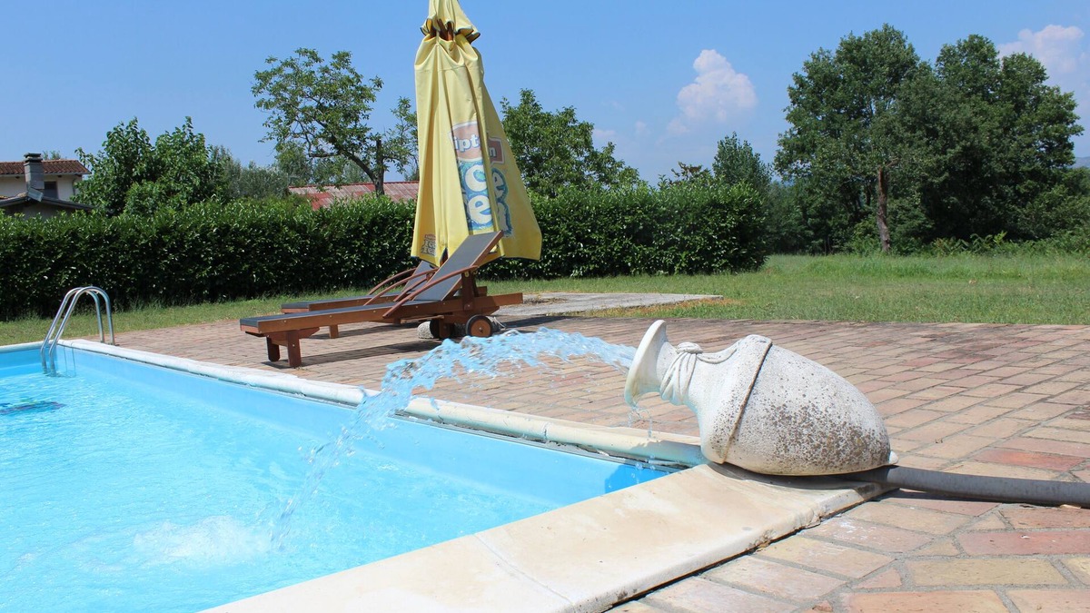 Isoletta Apartment | Apartment in farmhouse, shared swimming pool, between Rome and Naples