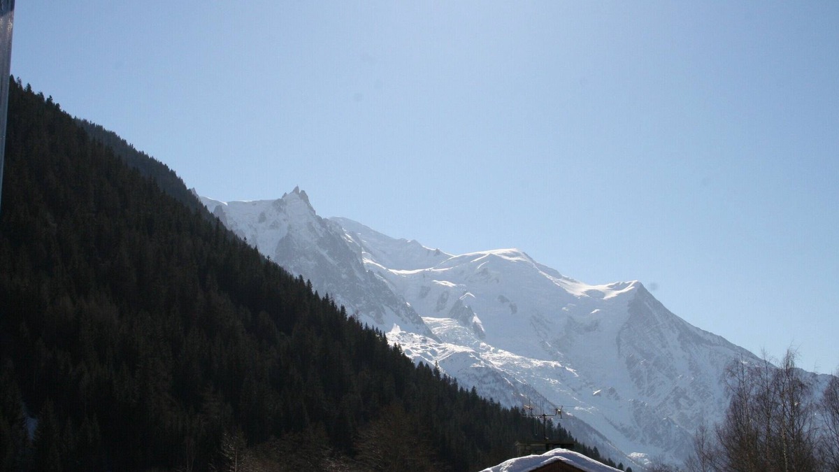 Chamonix-Mont-Blanc Apartment | Apartment in quiet chalet facing Mont-Blanc, close to Grands Montets.