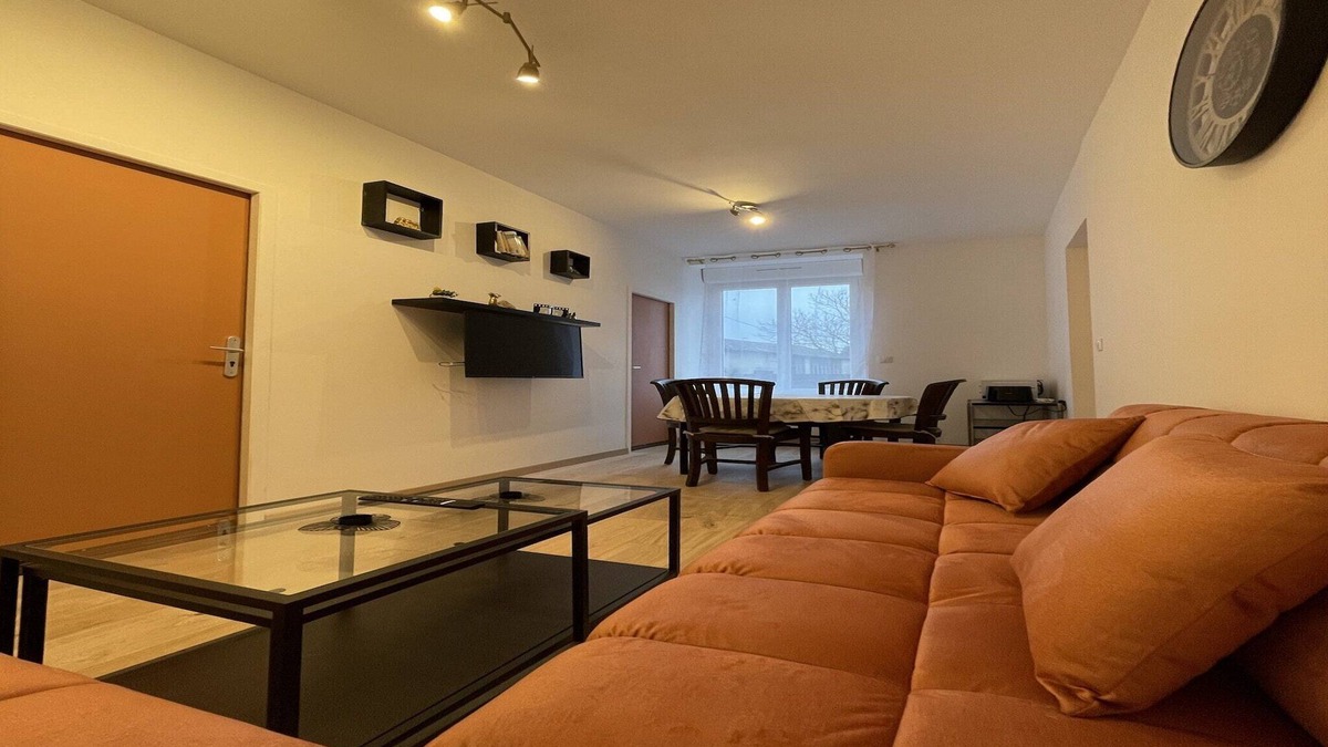 Noyen-sur-Sarthe Apartment | Apartment in Noyen near Le Mans Circuit
