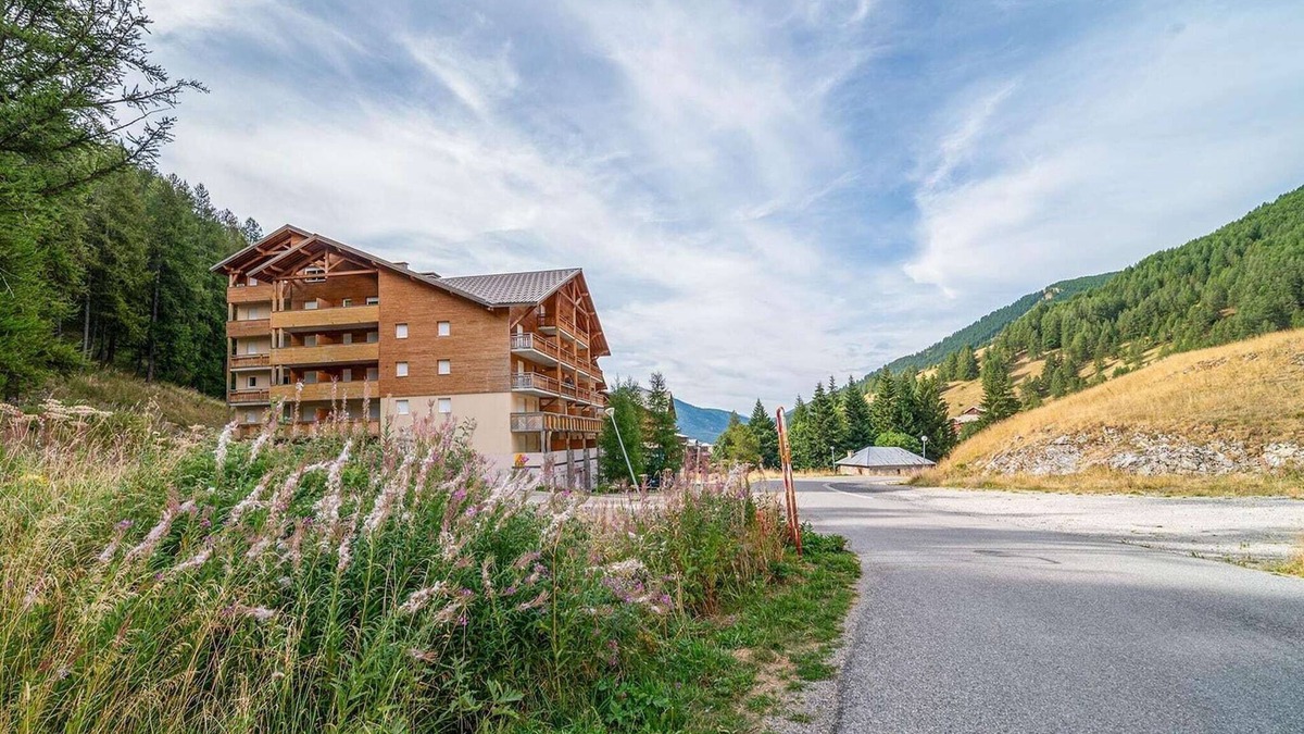 Allos Apartment | Apartment in French Alps with Pool