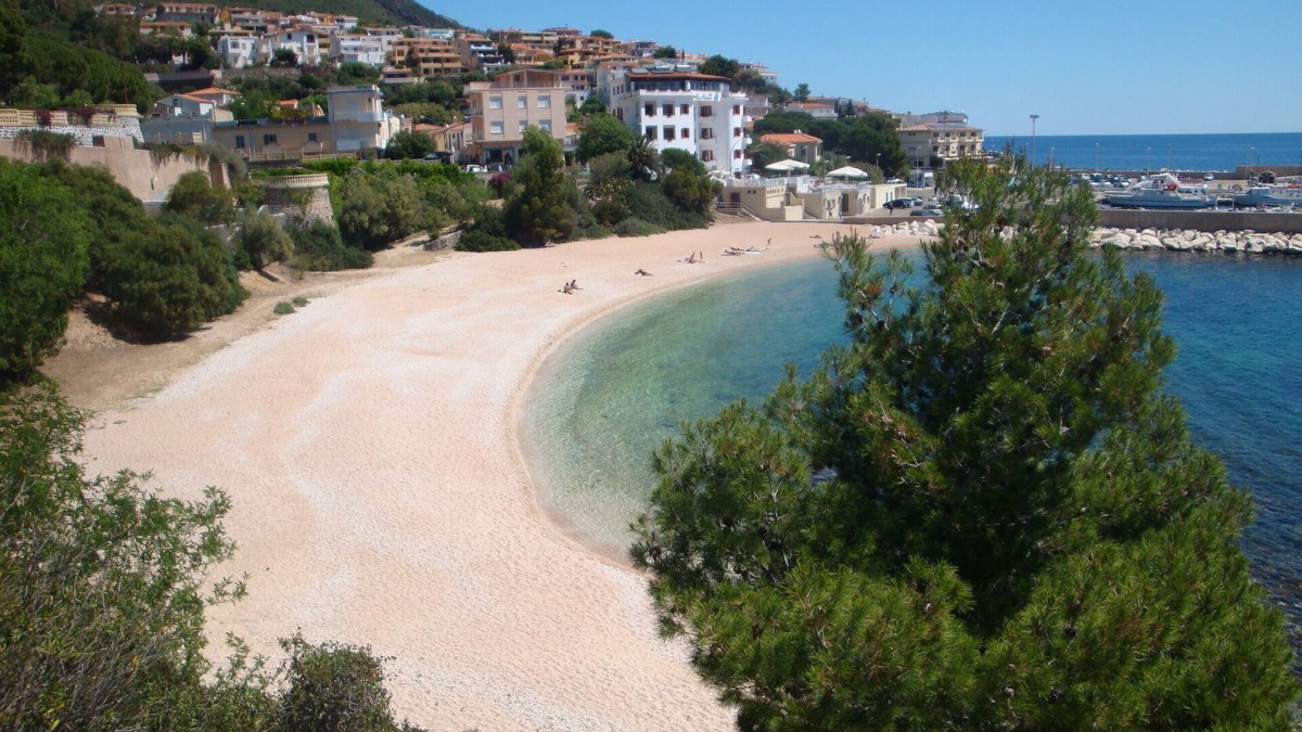 Cala Gonone Apartment | Apartment in front of the sea