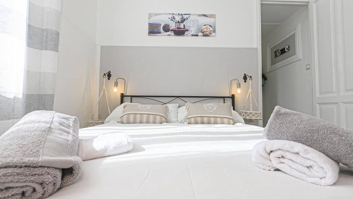 San Fruttuoso Apartment | Apartment in Genoa with 2 bedrooms sleeps 5