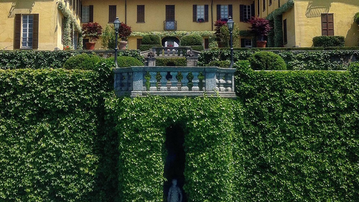 Calco Apartment | Apartment in historic villa with garden and pool near Lake Como