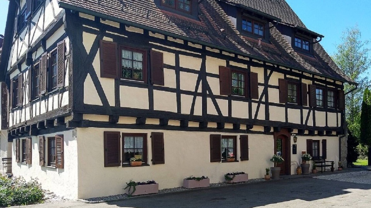 Mengen Apartment | Apartment in historic building from 1467, close to nature and yet central
