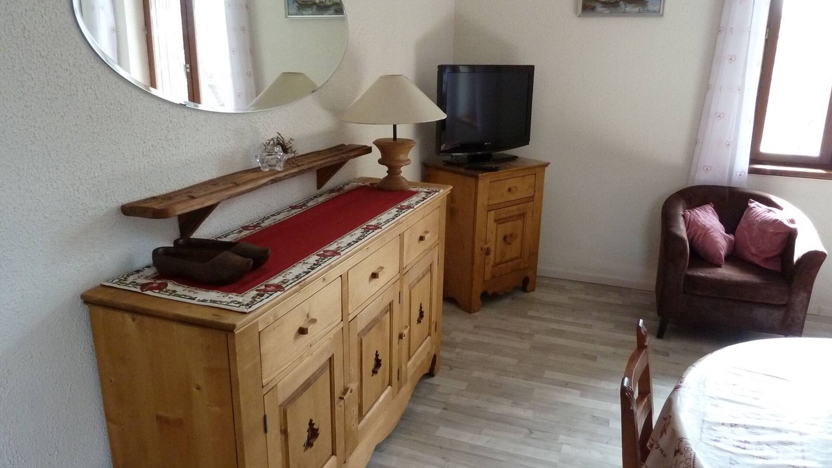 Briancon Cottage | Apartment in house with garden and closed private parking