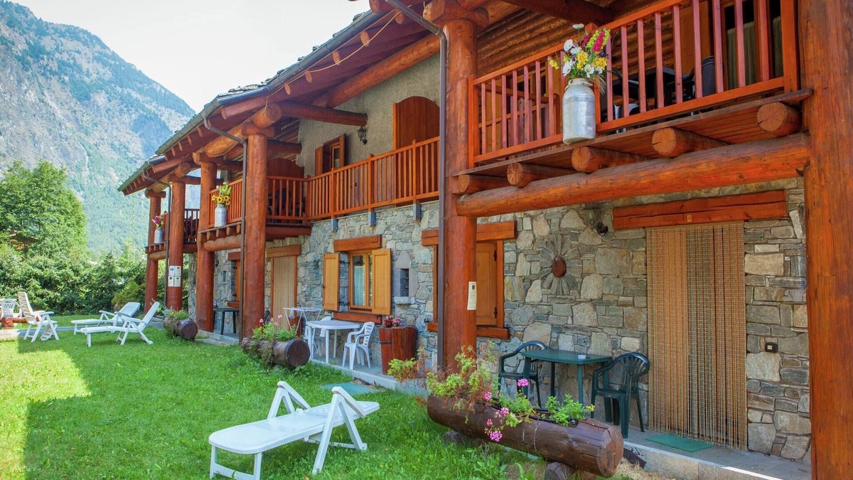 Antey-Saint-Andre Apartment | Apartment in Antey-Saint-André near Ski Lifts