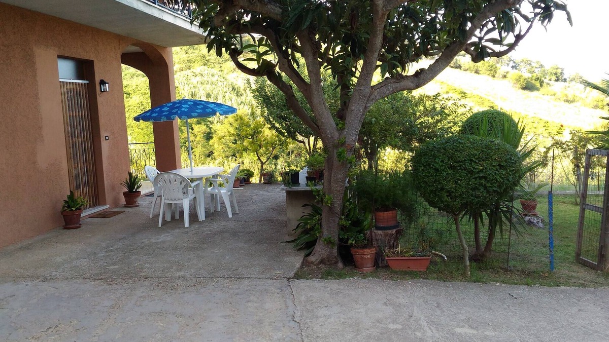 San Vito Chietino Apartment | Apartment in a farm house