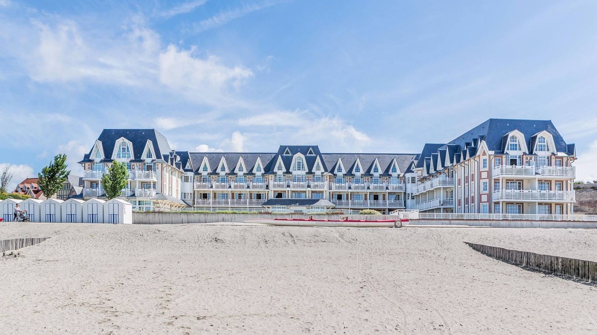 Le Crotoy Apartment | Apartment in Le Crotoy with sea views