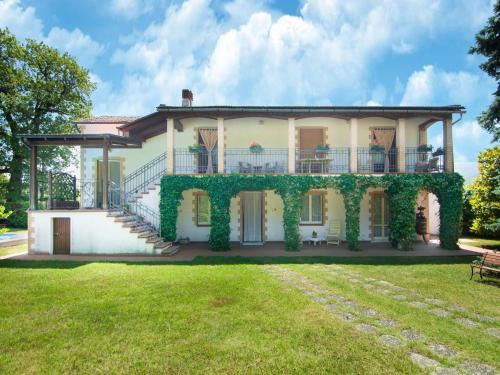Borgiano di Serrapetrona Apartment | Apartment in Marche near Lame Rosse