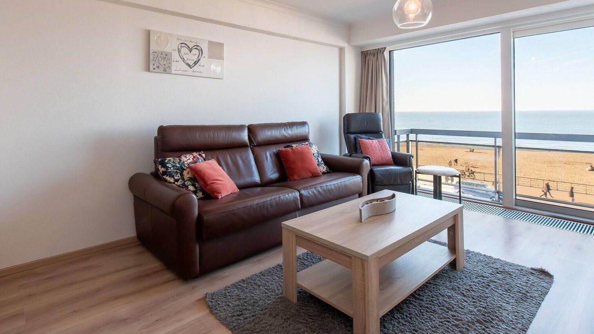 Mariakerke Apartment | Apartment in Mariakerke with Stunning Sea View