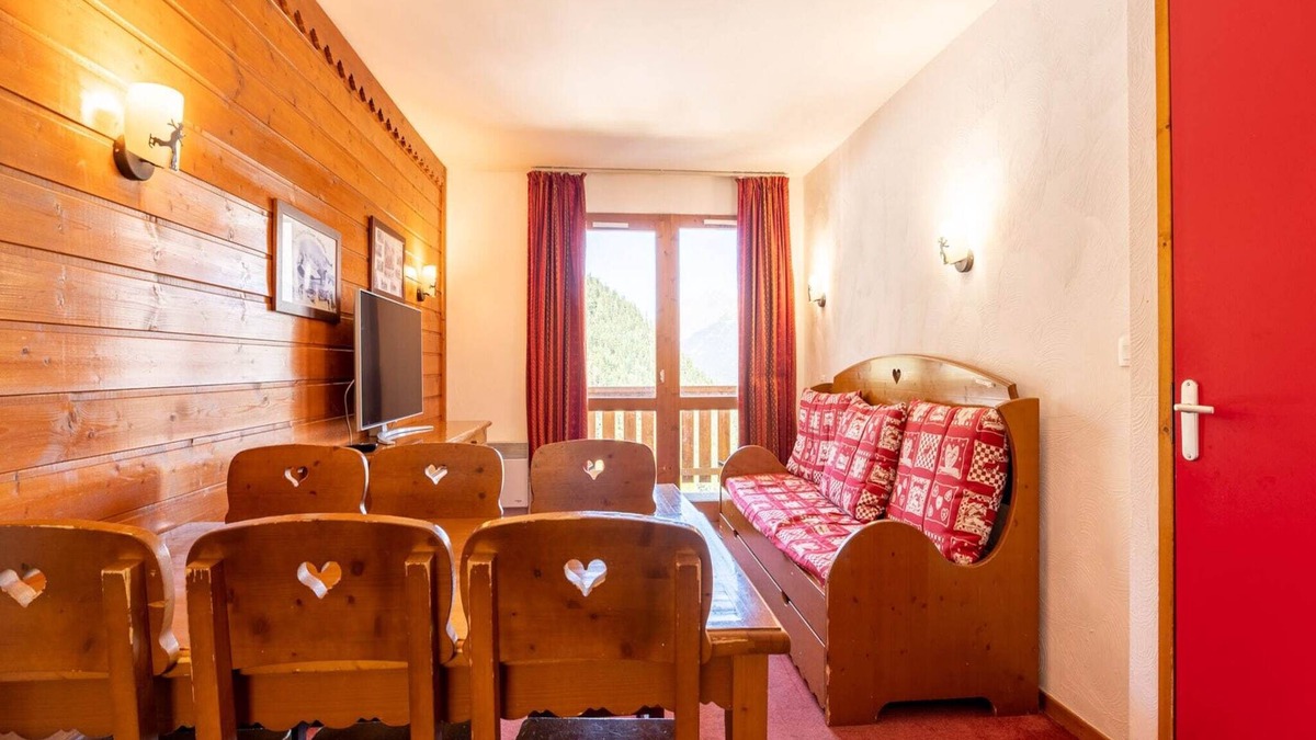 Valfrejus Apartment | Apartment in Modane with Ski Slope Access