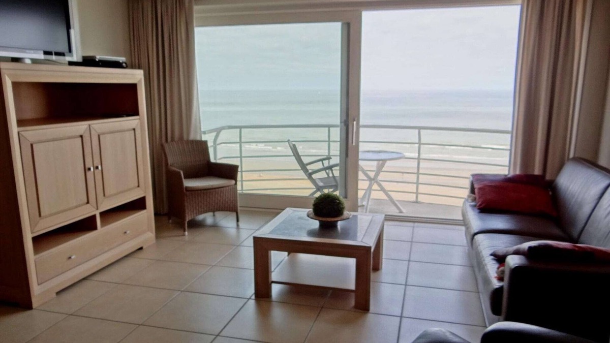 Nieuwpoort-aan-Zee Apartment | Apartment in Nieuwpoort with Sea Views