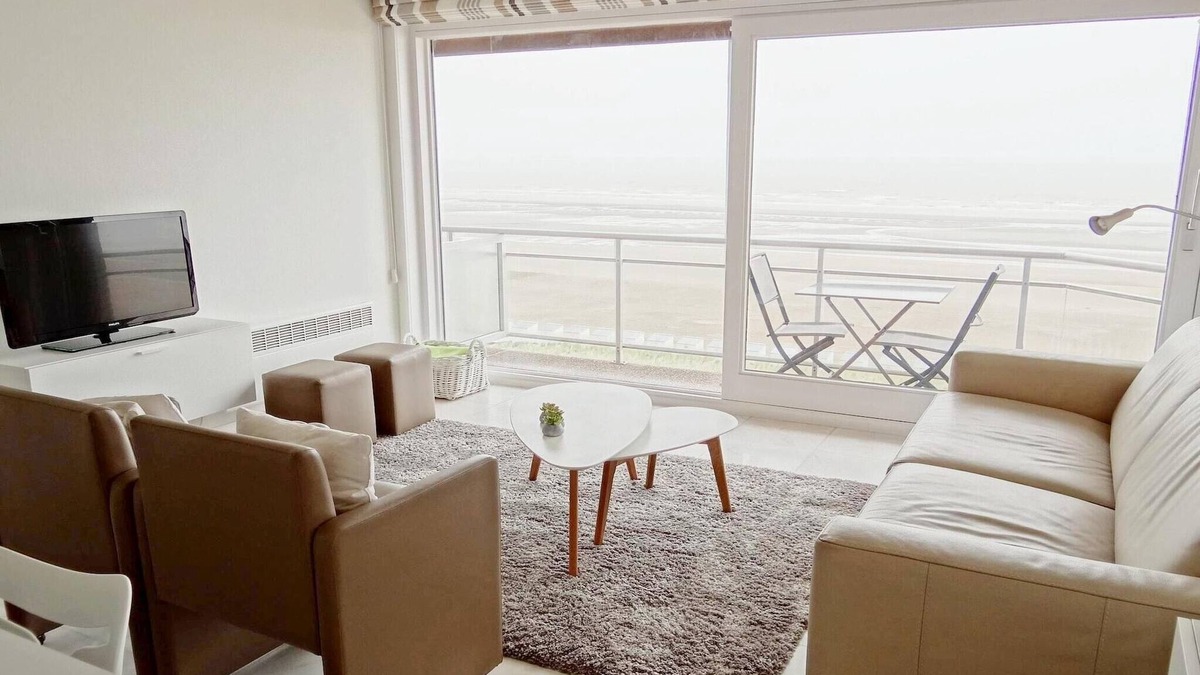 Nieuwpoort-aan-Zee Apartment | Apartment in Nieuwpoort with Sea Views