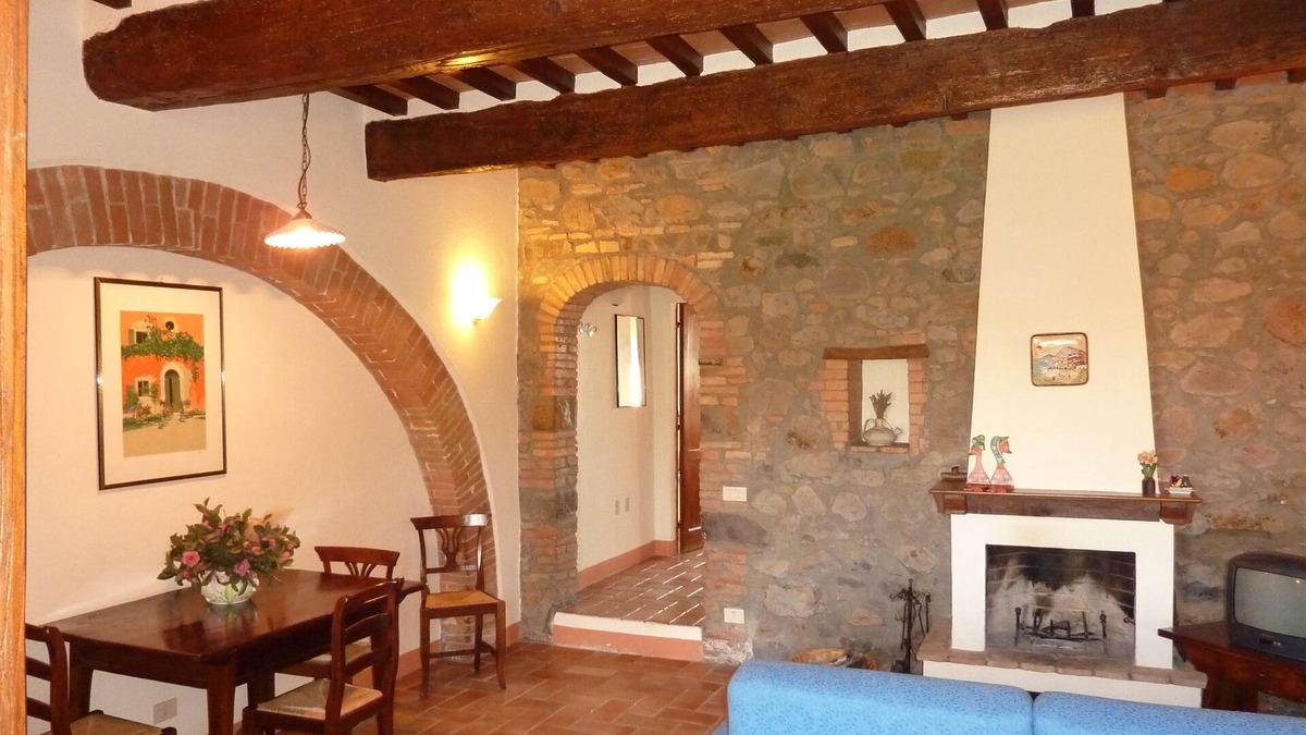 Radicofani Apartment | Apartment in old farmhouse with garden and swimming pool
