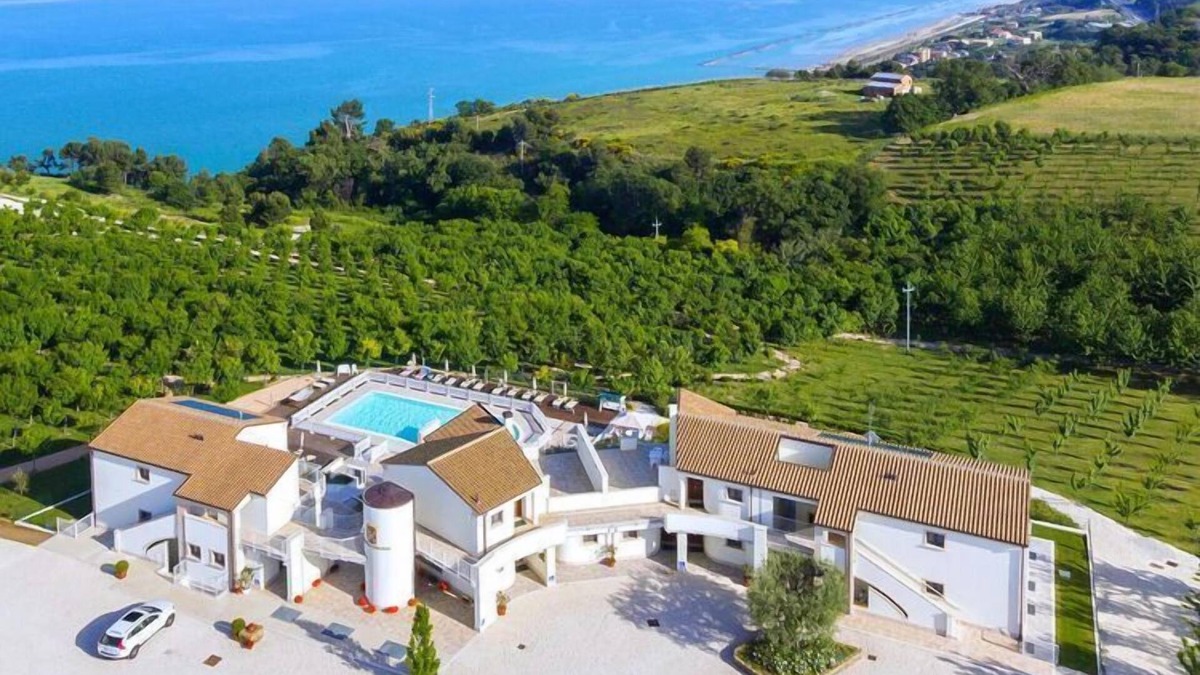 Pedaso Apartment | Apartment in Pedaso with Sea View & Pool