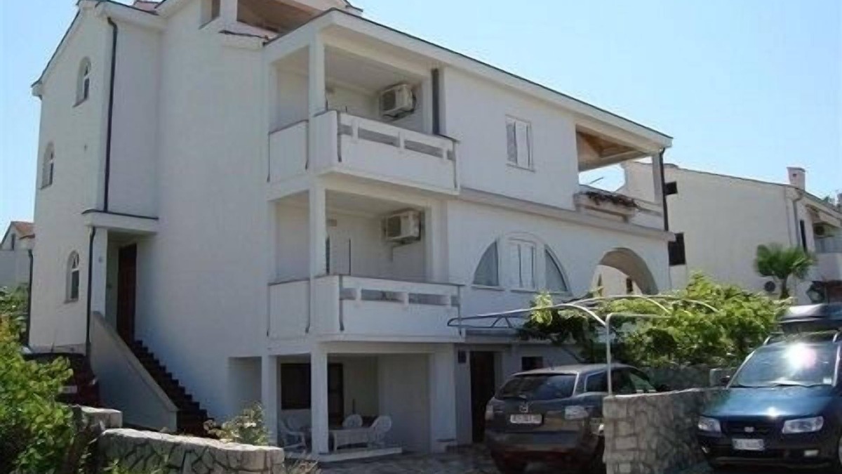 Omisalj Apartment | Apartment in Punat with Terrace, Air condition, WIFI, Washing machine (3829-3)