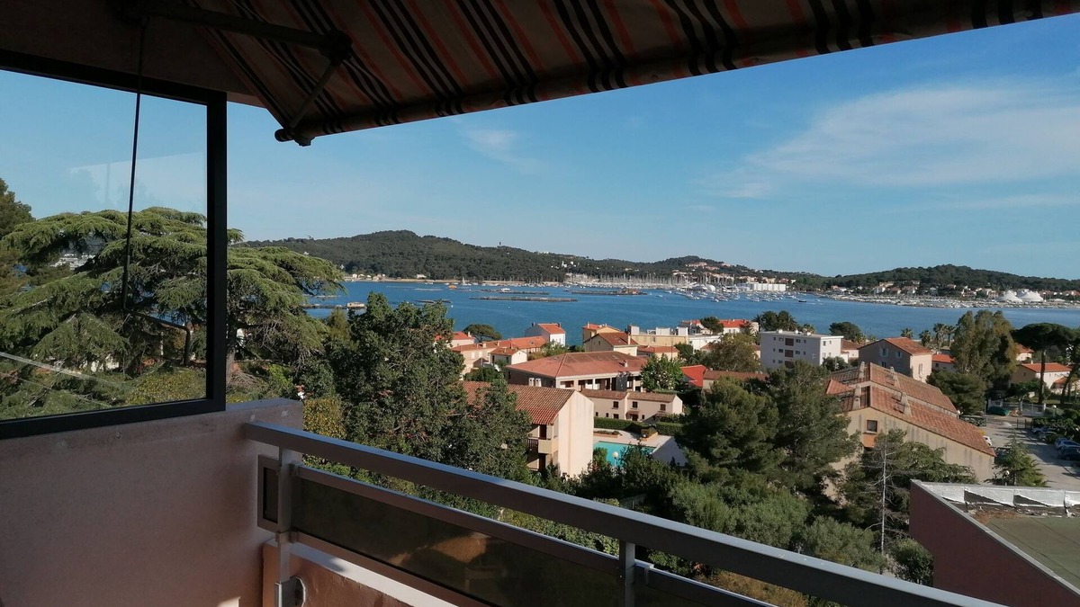 La Seyne-sur-Mer Apartment | Apartment in quiet, guarded residence close to beaches and shops