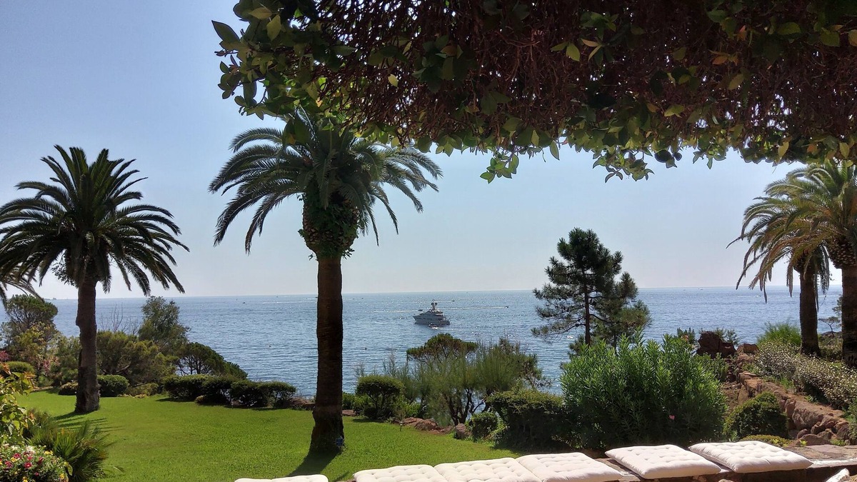 Theoule-Superieur Apartment | APARTMENT IN RESIDENTIAL COMPLEX WITH DIRECT ACCESS TO THE SEA