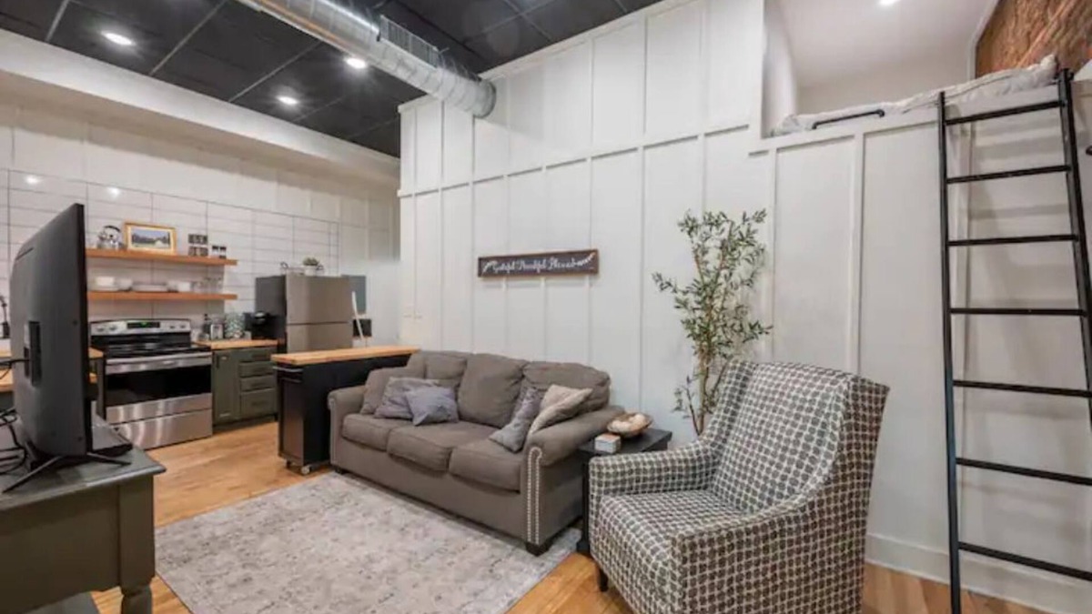 Goodhue Apartment | Apartment in Refurbished bldg w/Gym access