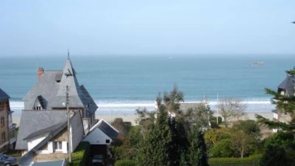 Perros-Guirec Apartment | Apartment in residence 37 bis rue du Maréchal Foch 22700 Perros Guirec
