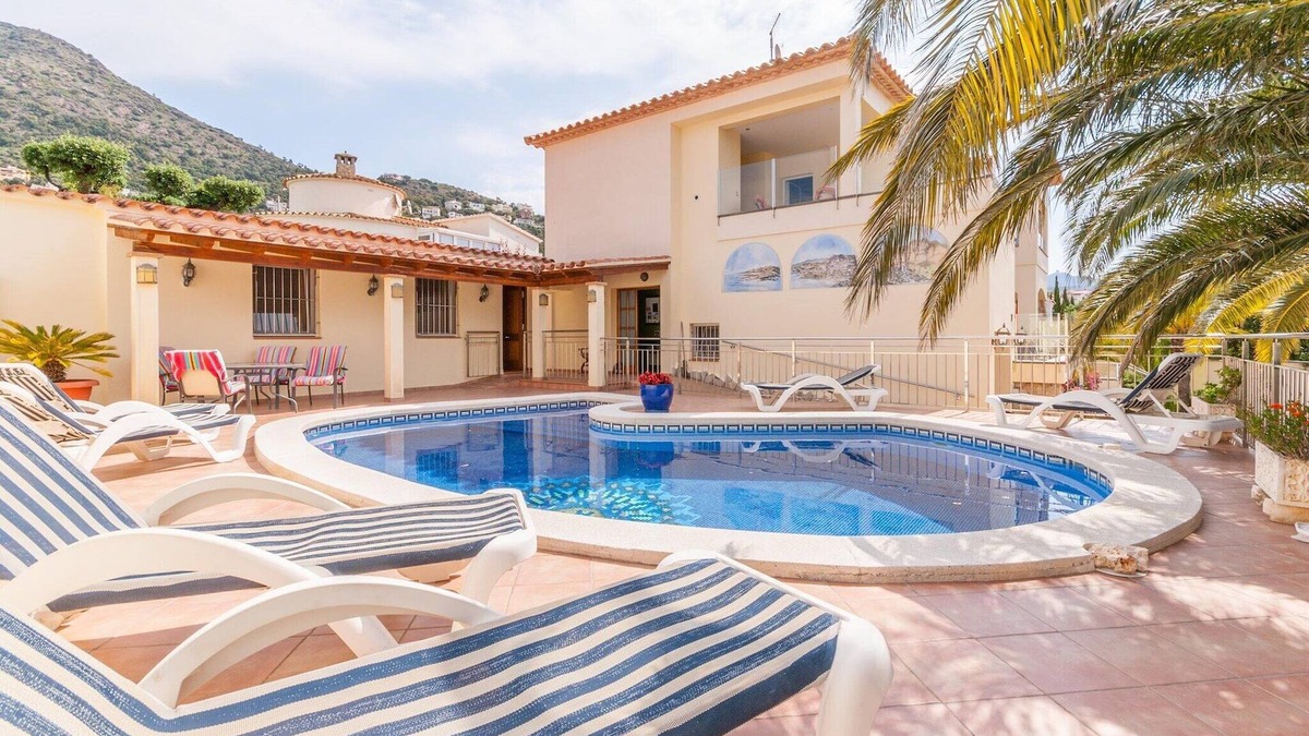 El Mas Fumats Apartment | Apartment in Rosas with Private Pool & Bay View