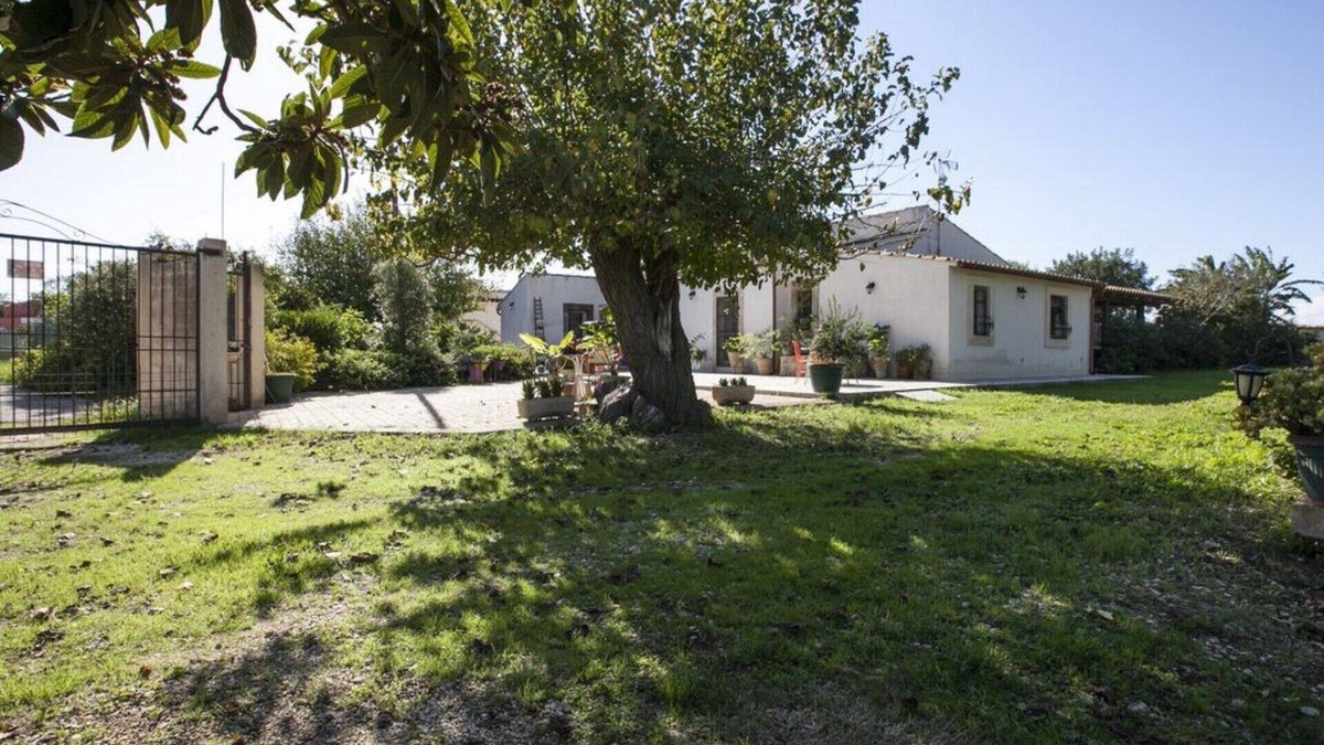 Ognina House | Apartment in Sicilian villa in the countryside near the sea.