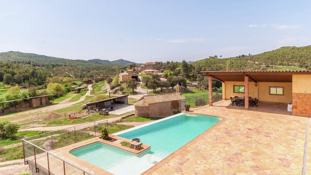 Balsareny Villa | Apartment in Spain near Scenic Mountains