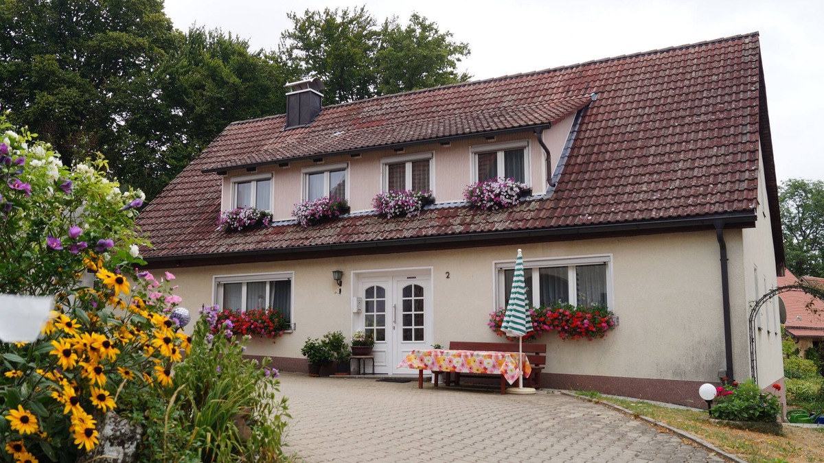 Hundshaupten Apartment | Apartment in the countryside with alpacas