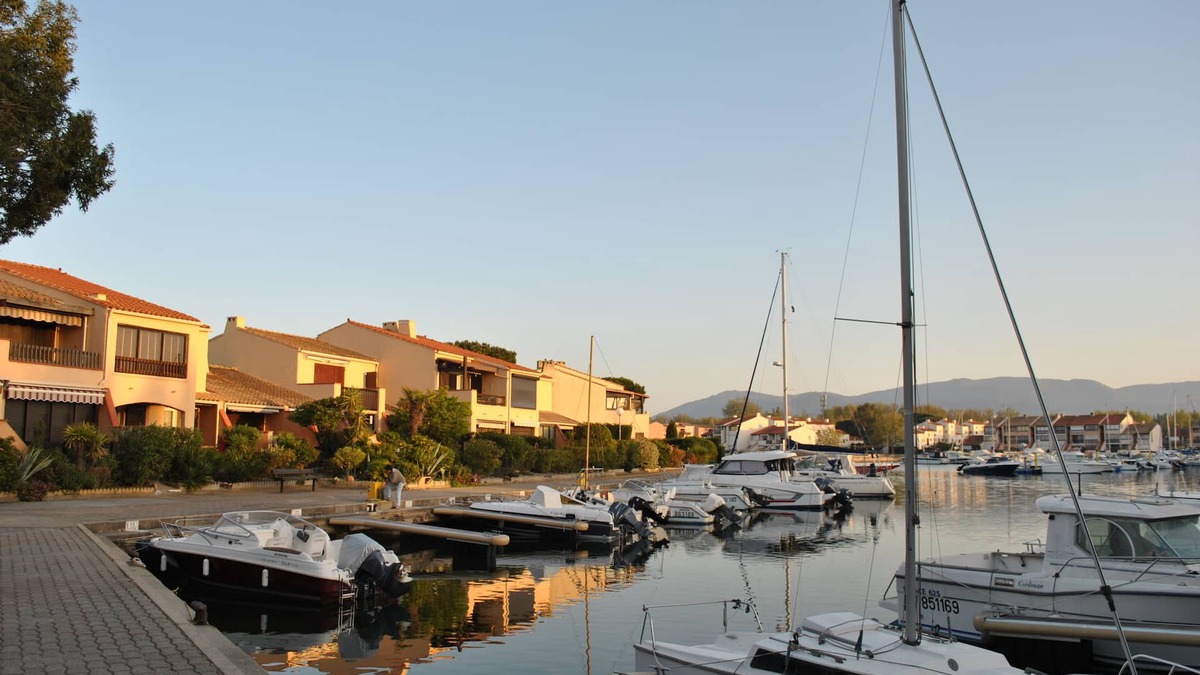 Saint-Cyprien Plage Apartment | Apartment in the heart of the Marina overlooking the little port