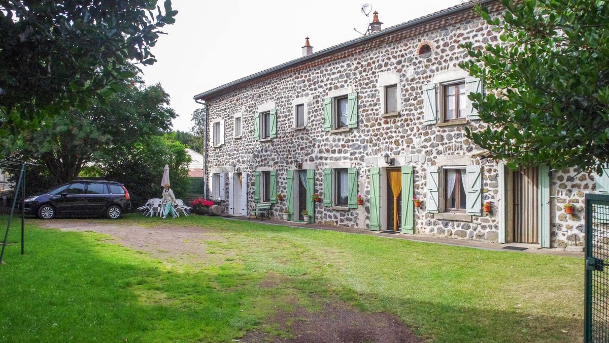 Landos Apartment | Apartment in the heart of a renovated farmhouse, 2 bedrooms, sleeps 6, well-equipped