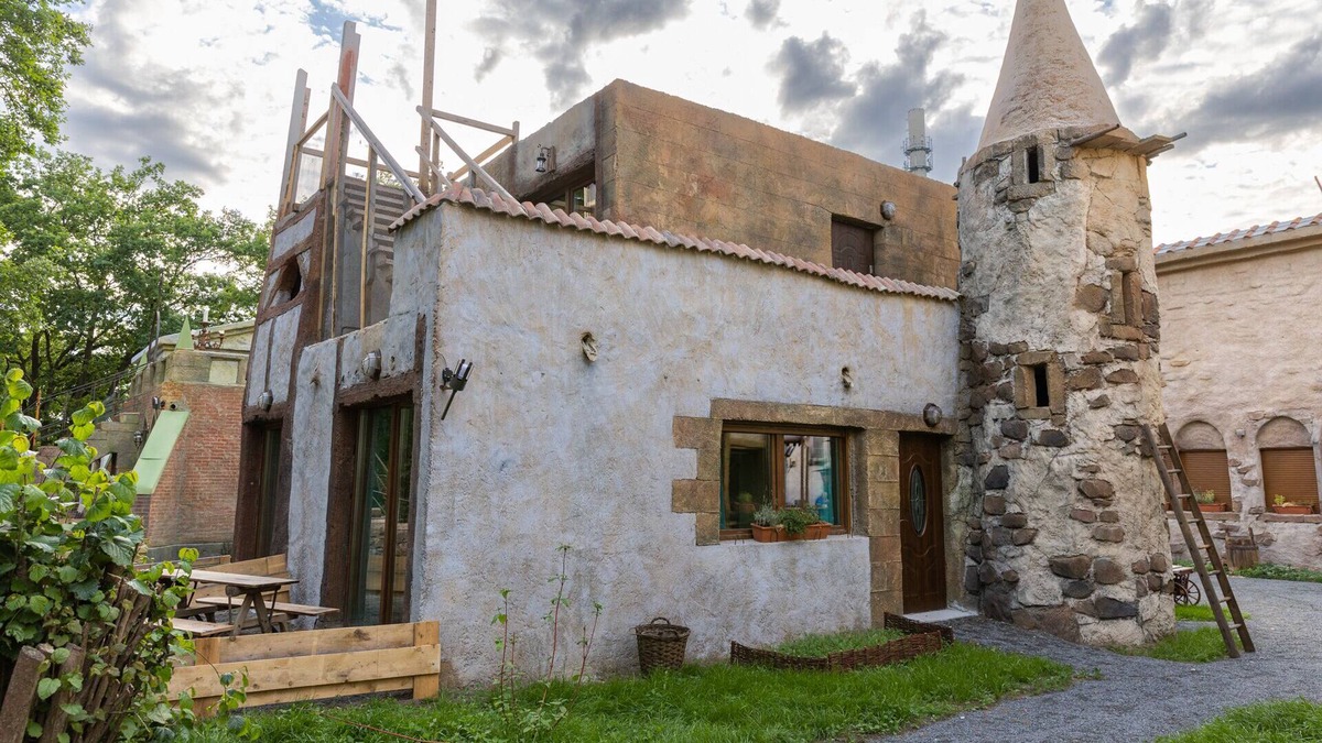 Coswig Apartment | Apartment in the house of the astrologer lower left