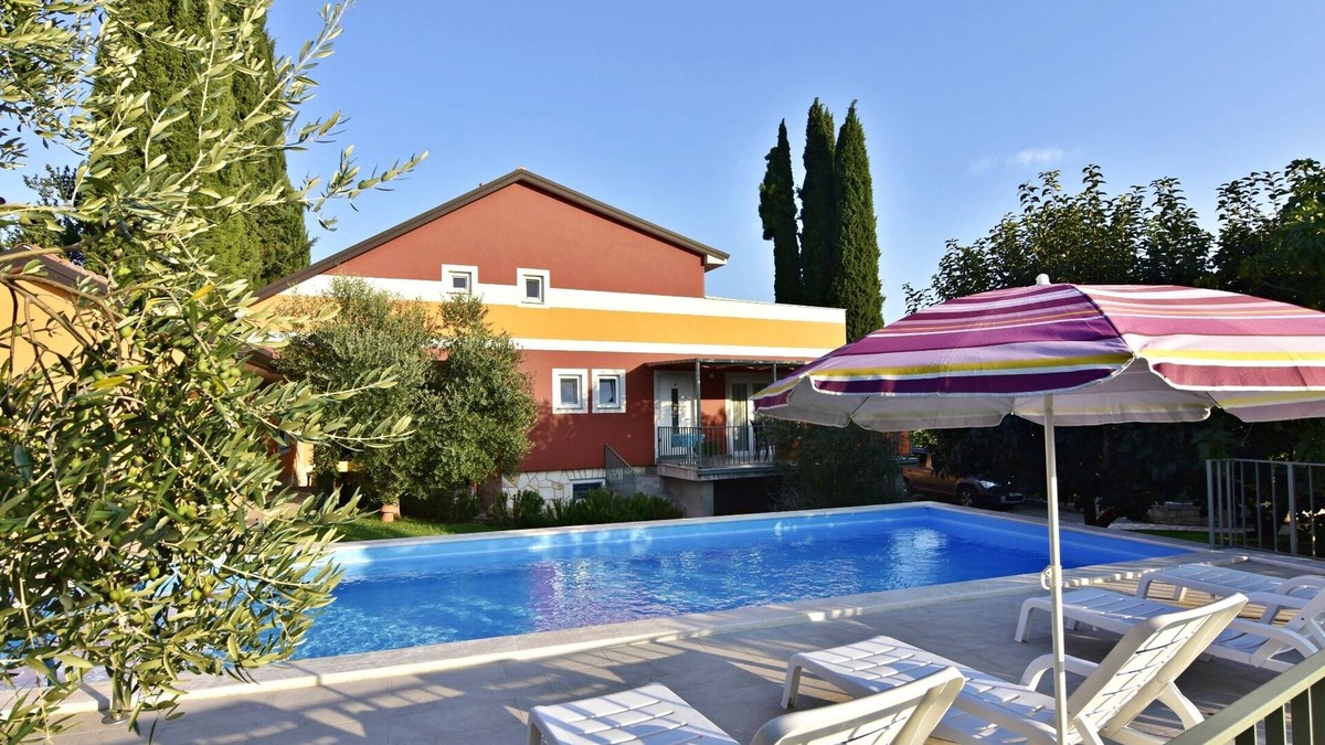 Savudrija Apartment | Apartment in the villa in Salvore, with swimming pool, spacious terrace, barbecue