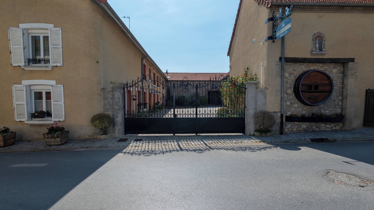 Chamery Apartment | Apartment in the vineyards