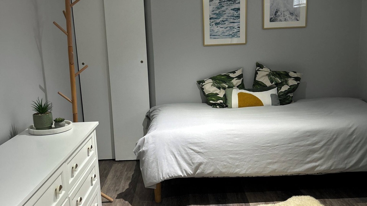 Woodbine Heights Apartment | Apartment in Toronto, cozy two bedroom in the heart of East York