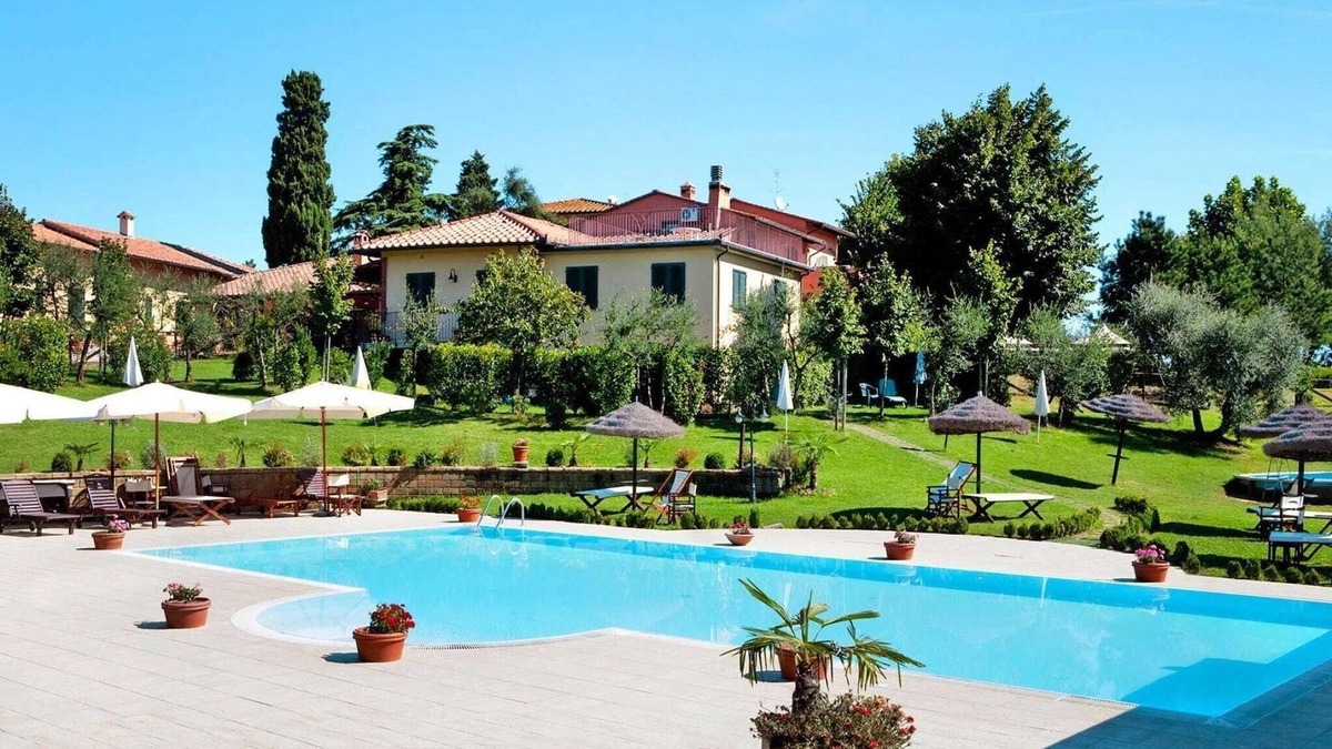 Fucecchio Apartment | Apartment in Vinci with Pool & Wellness