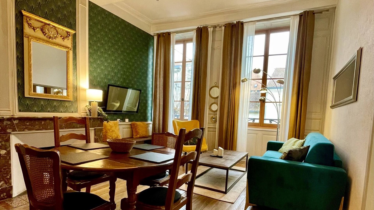 Verdun Apartment | Apartment in Verdun, "La Scène du 66"
