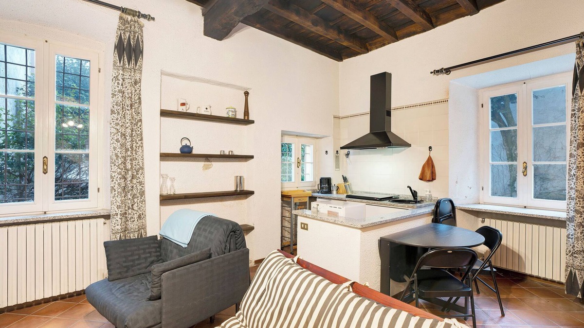 Miasino Apartment | Apartment 'In Villa Belli' with Shared Garden & Wi-Fi