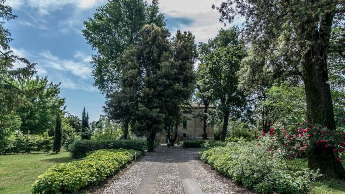 Massa Castello Apartment | Apartment in Villa D Epoca